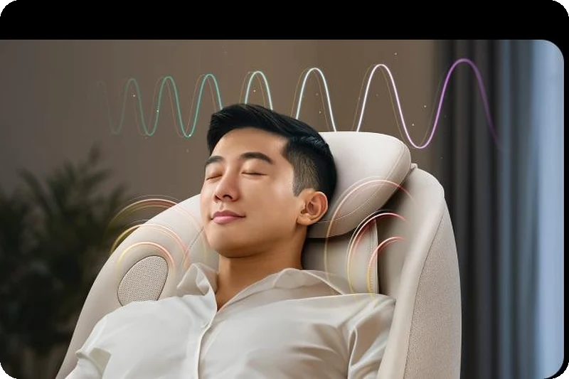 A person resting comfortably in the LG Arte massage chair during Sleep Care.